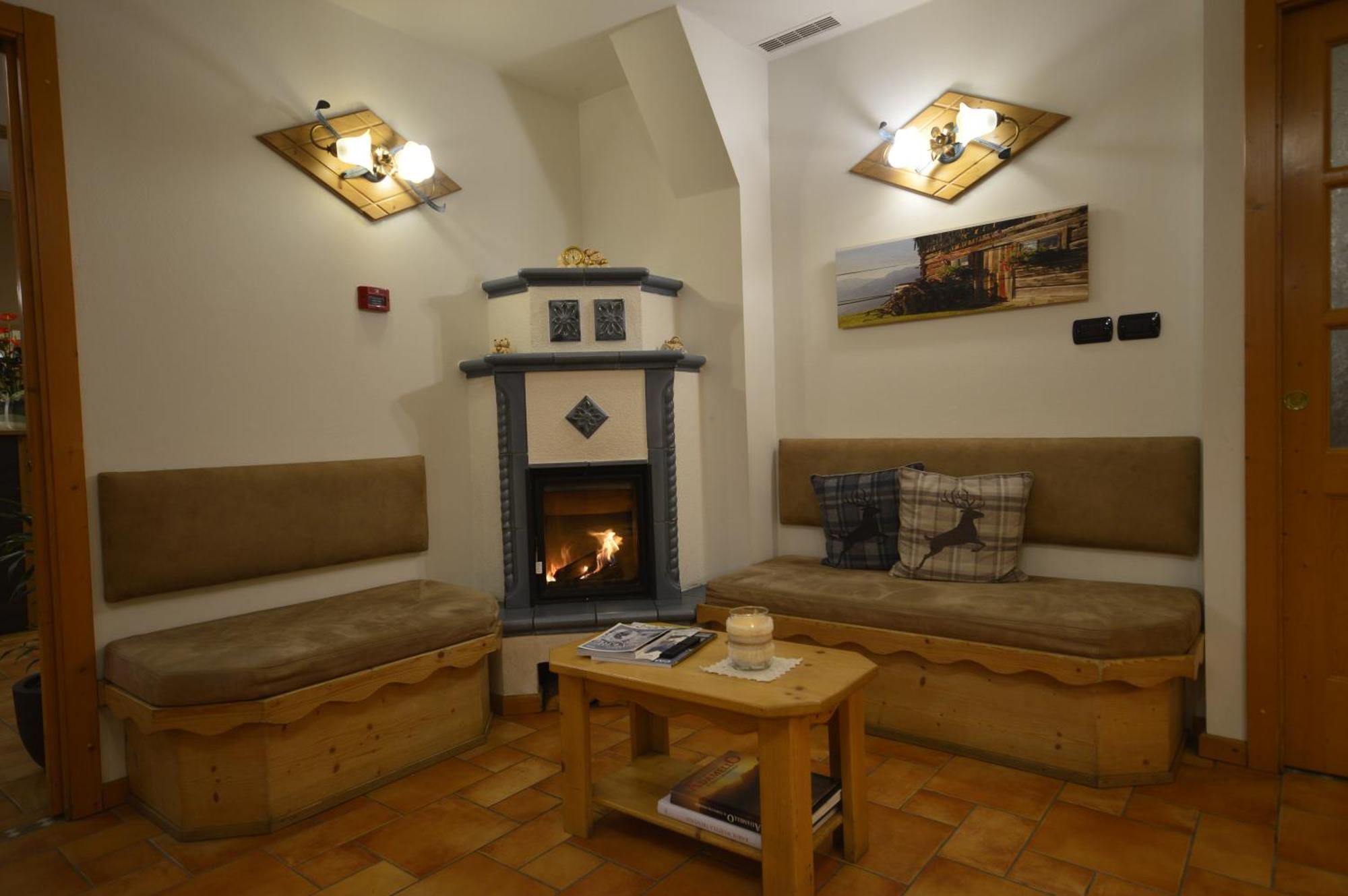 Hotel Garni Sant'Antonio Con Spa Madonna di Campiglio Exterior foto
