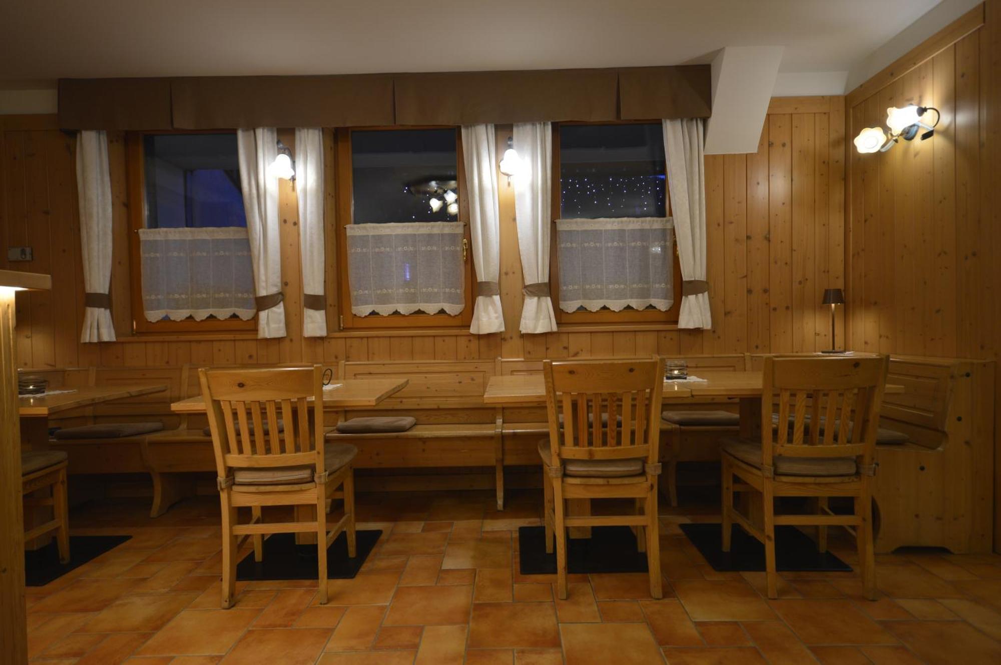 Hotel Garni Sant'Antonio Con Spa Madonna di Campiglio Exterior foto