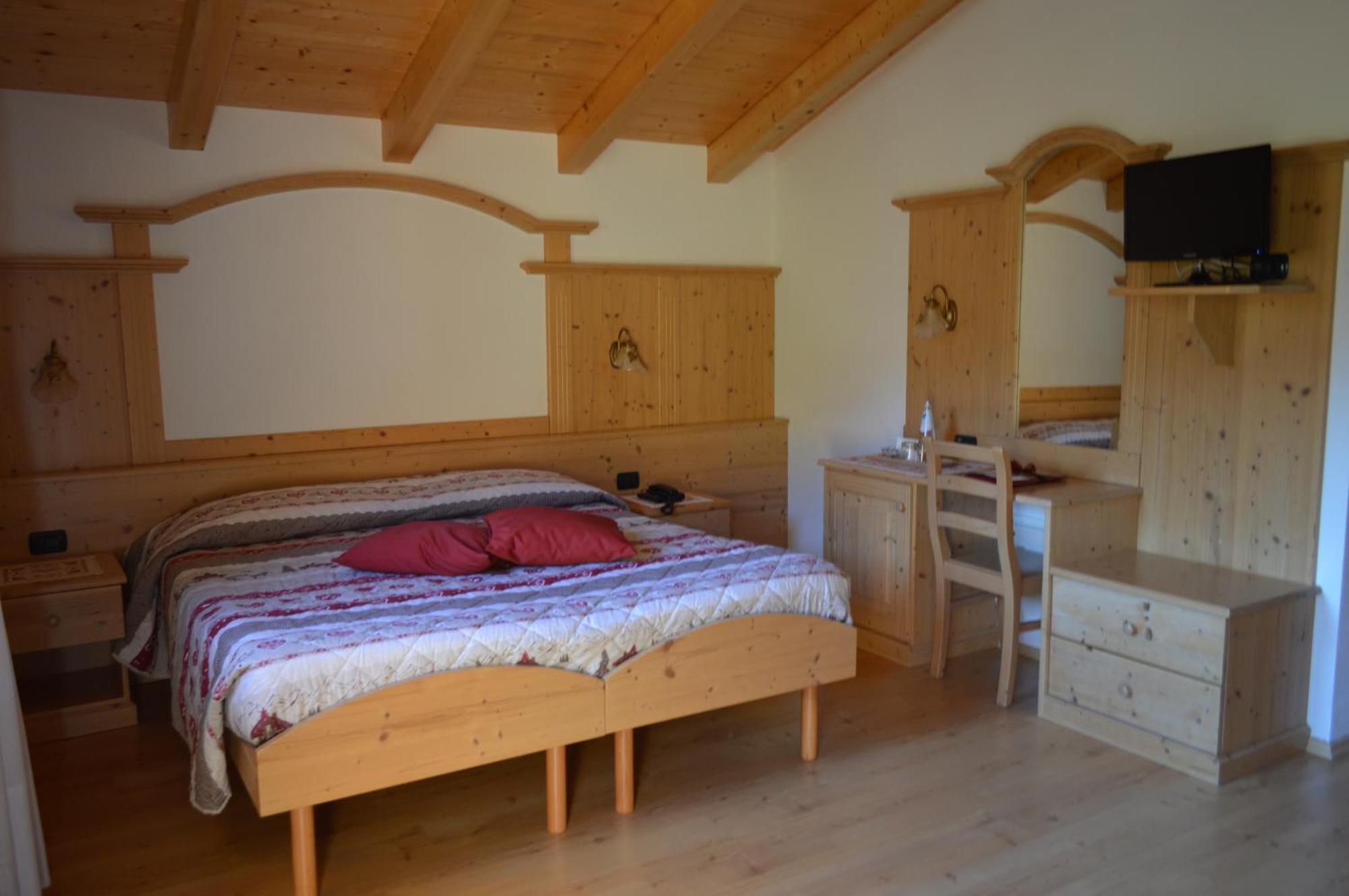 Hotel Garni Sant'Antonio Con Spa Madonna di Campiglio Exterior foto