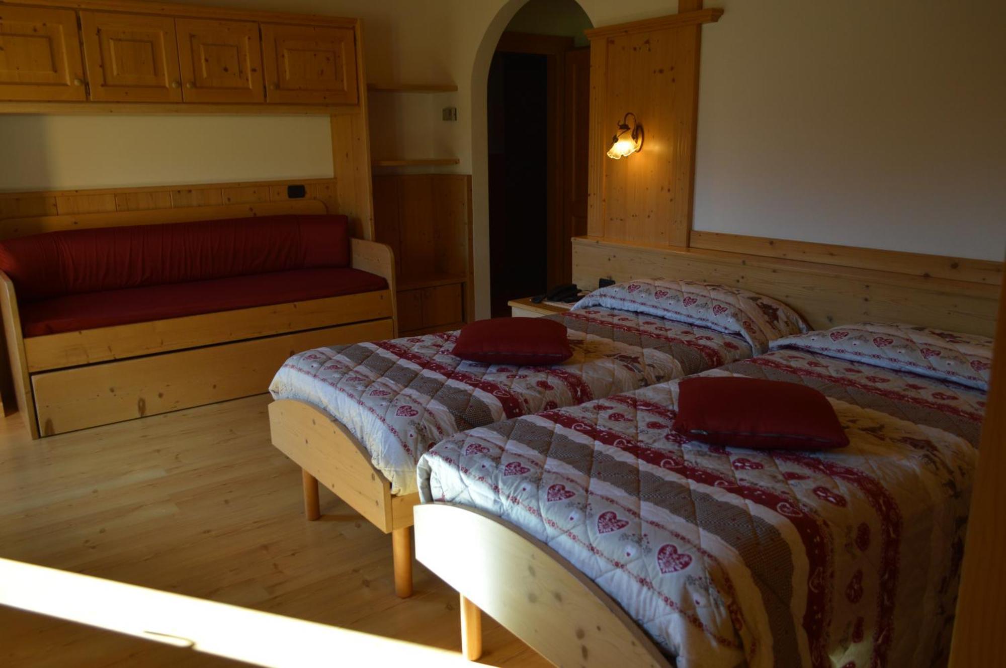 Hotel Garni Sant'Antonio Con Spa Madonna di Campiglio Exterior foto