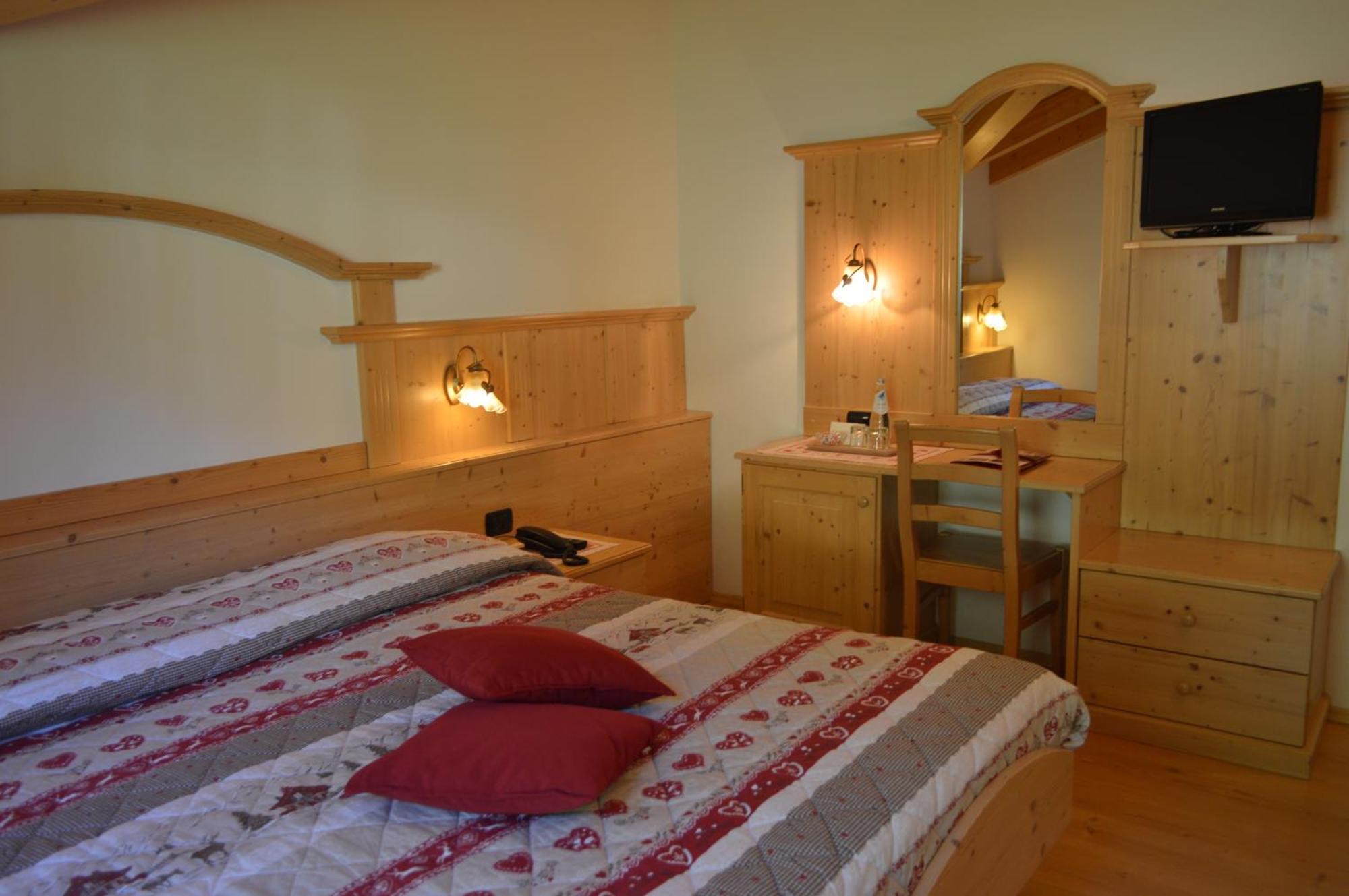 Hotel Garni Sant'Antonio Con Spa Madonna di Campiglio Exterior foto