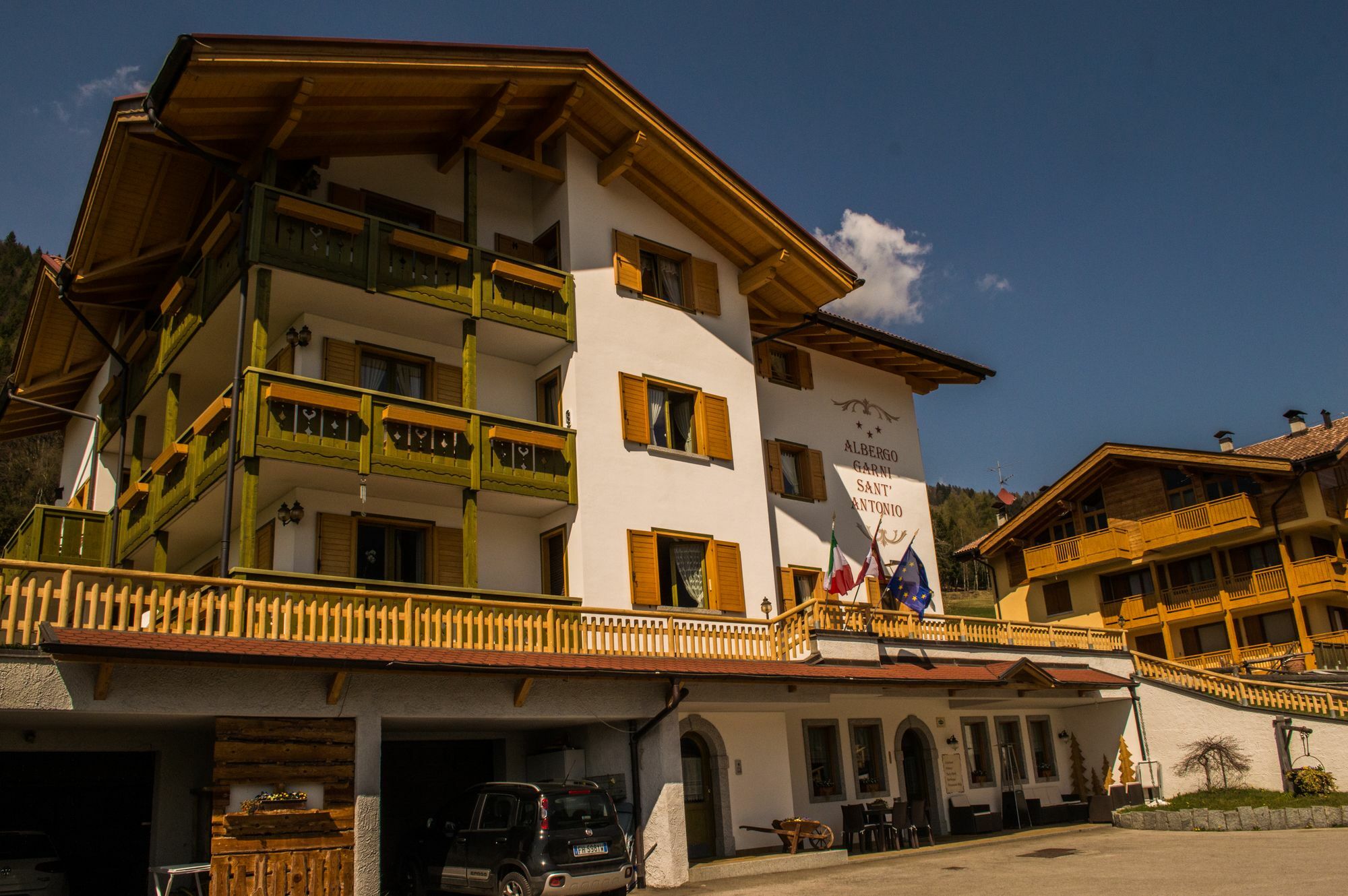 Hotel Garni Sant'Antonio Con Spa Madonna di Campiglio Exterior foto
